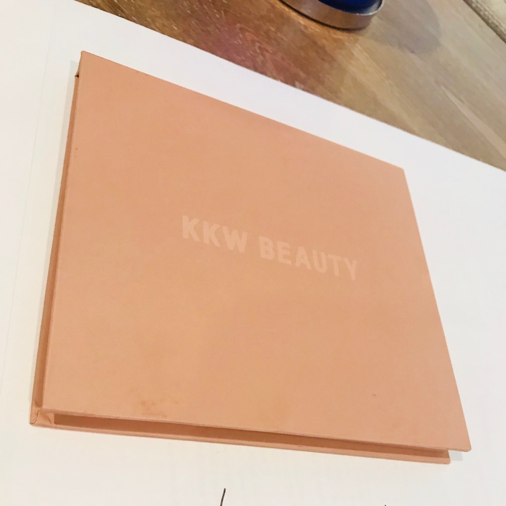 KKW Beauty Contour Kit in Medium